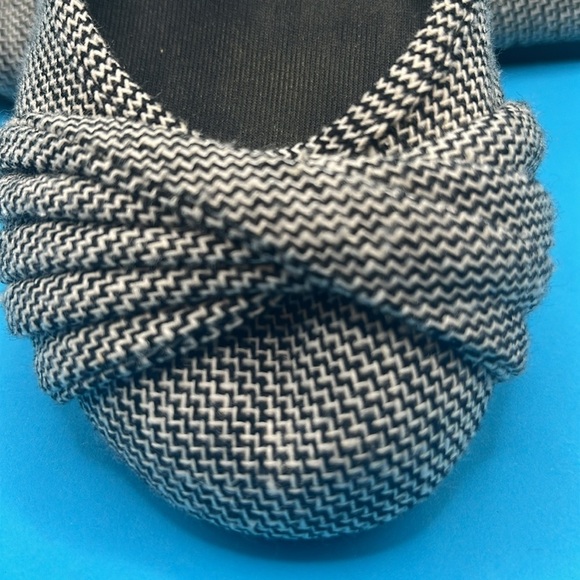 Women’s American Eagle ballet slippers, size 7- black and white - Picture 2 of 7